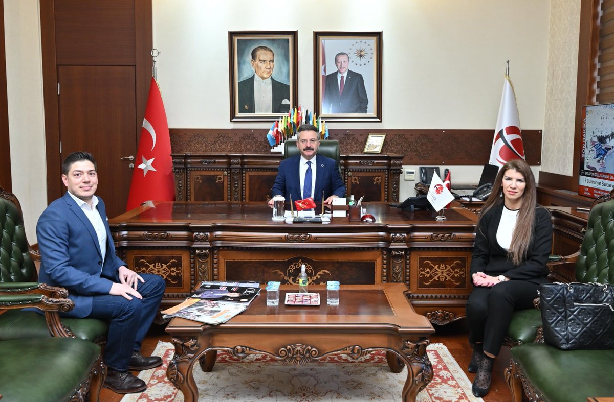 Campüs ve Ola Dergisi'nin İmtiyaz Sahibi Baran Saruhan ve Genel Yayın Yönetmeni Esra Güneş, Valimiz Sayın Hüseyin Aksoy'u ziyaret etti.

<a href="/ValiAKSOY/">Hüseyin AKSOY</a> 
#Eskişehir