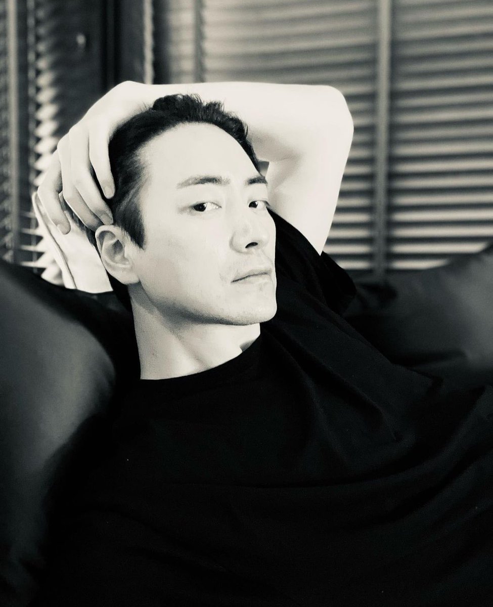 내가너무너무좋아하는
수컷의군림자.남자의악마 같은
셀카 모음............