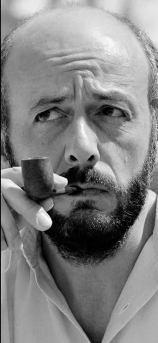 🖤
J’aimais cet homme,sa manière de pousser les situations,les malaises et les rires  et quand il parlait de Bernard.
Ils poussaient loin les caractères ( trop,dira-t-on aujourd’hui,mais c’était hier ).J’aimais sa voix,son regard et ses livres.
Je pense à Farida et ses enfants.🌹