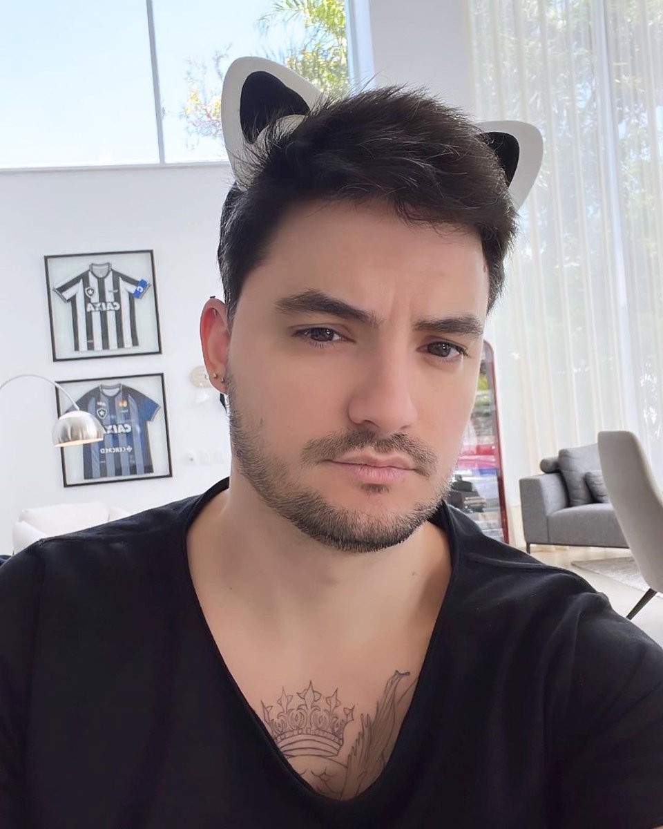 faavlipe's tweet photo. E cá estou eu mais um ano comemorando o seu aniversário e a cada ano que passa você me enche mais de orgulho! 

Você me inspira a ser uma pessoa melhor, a ajudar o próximo sem esperar nada em troca, enfrentar os próprios medos e se arriscar, porque é errando que se aprende + https://t.co/9LNncreqvH
