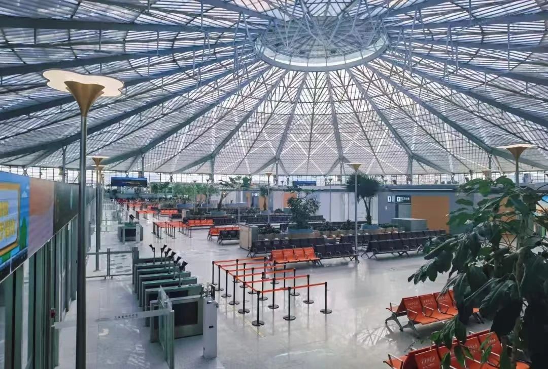 ChinaRailways's tweet image. The new station is unveiled!🎉The upgraded Shanghainan Railway Station is officially open! The new station boasts an additional 2,500 square meters, allowing it to accommodate up to 9,000 passengers. #ChinaRailway #RailwayTime