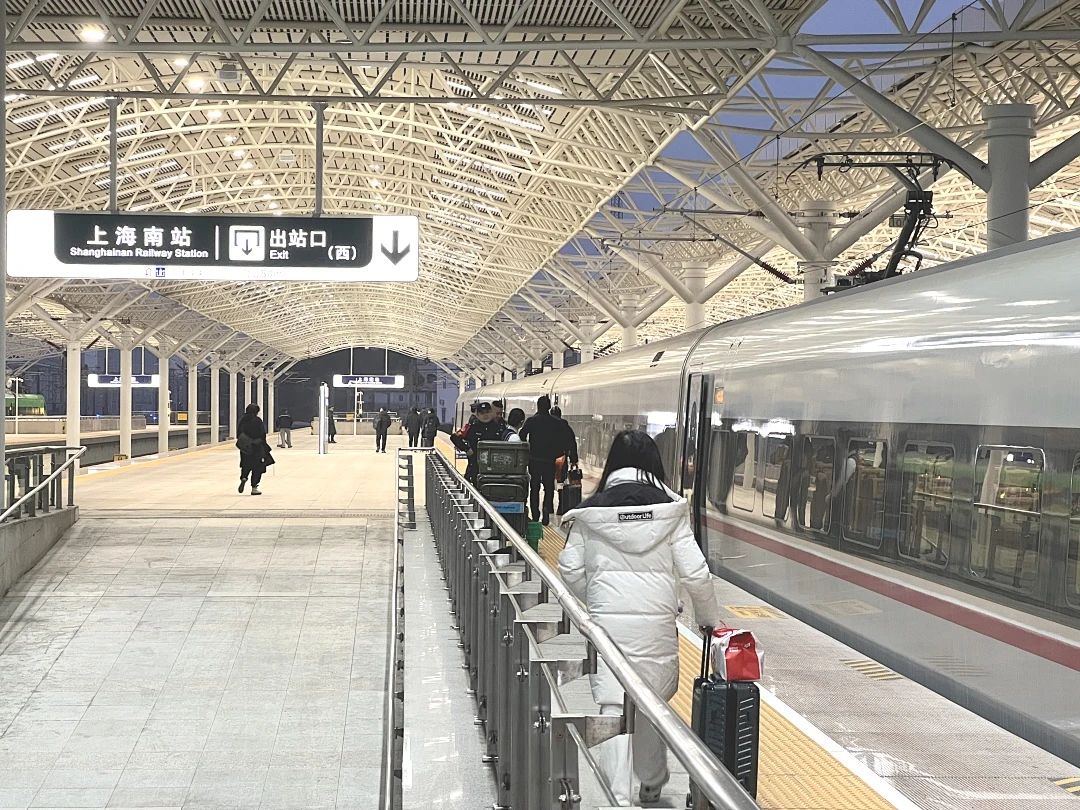 ChinaRailways's tweet image. The new station is unveiled!🎉The upgraded Shanghainan Railway Station is officially open! The new station boasts an additional 2,500 square meters, allowing it to accommodate up to 9,000 passengers. #ChinaRailway #RailwayTime