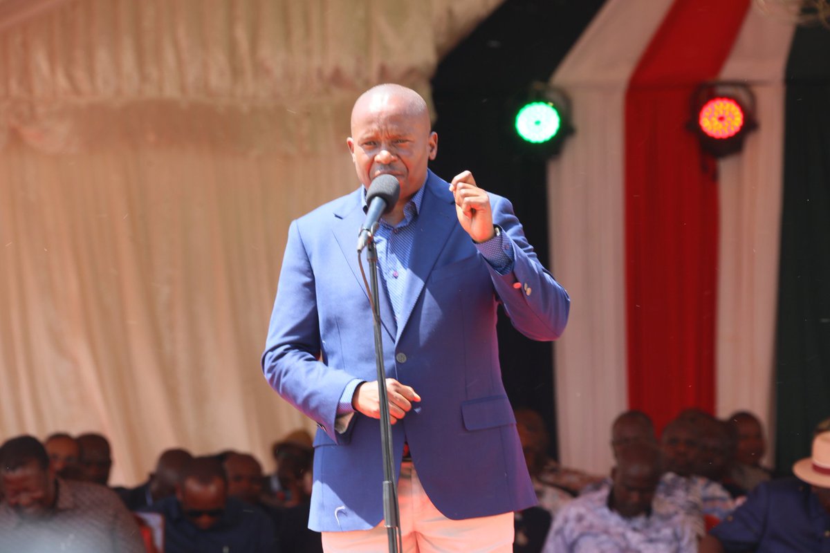 MUSADAU71373604's tweet image. We the people of mumias West love Deputy President @KindikiKithure to our core. He's a go-getter, he listens and mingles with everyone regardless of calibre. When he visited #mumias as #InteriorCS he lighted many hearts. #WeLoveYouSir.