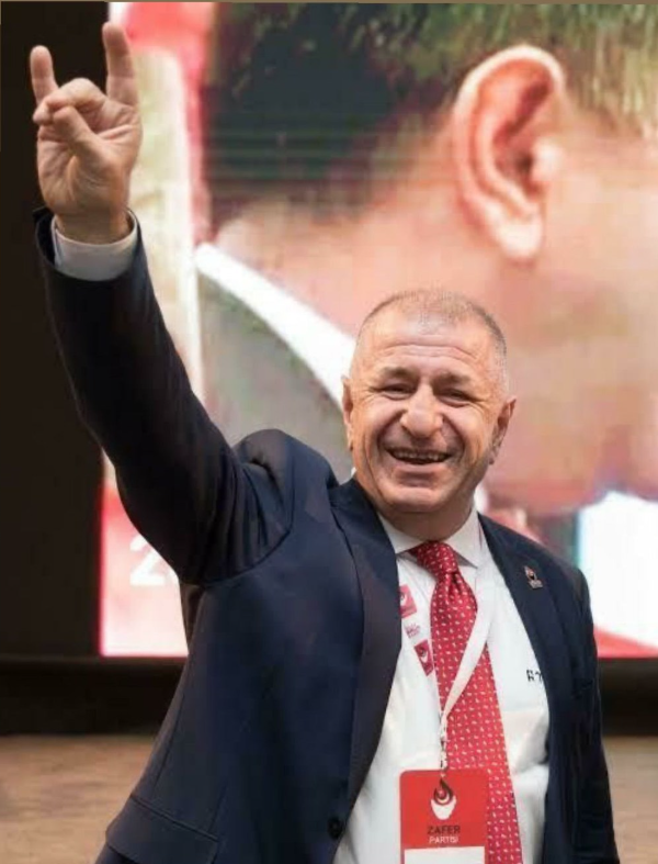 Uzaktan_Gelen__'s tweet photo. Hiçbir Haçlı Seferi, Erdoğan'ın Türk milletine verdiği zararı vermemiştir.

Prof. Ümit Özdağ