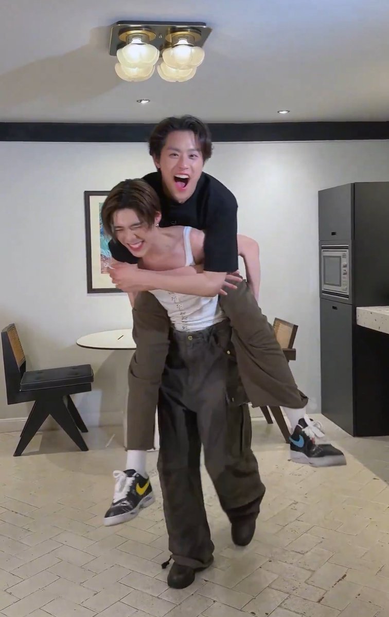 bebaisatur's tweet photo. ไอเหี้ยยยยยย ชีเสิร์ฟมาก แม้ง ๆๆๆ ในที่สุดบกพพก็ซื้อคู่บกพพ กุไม่ไหวแล้ว นางแต่งงานกันจิงนะ https://t.co/BeuqyqGYD3