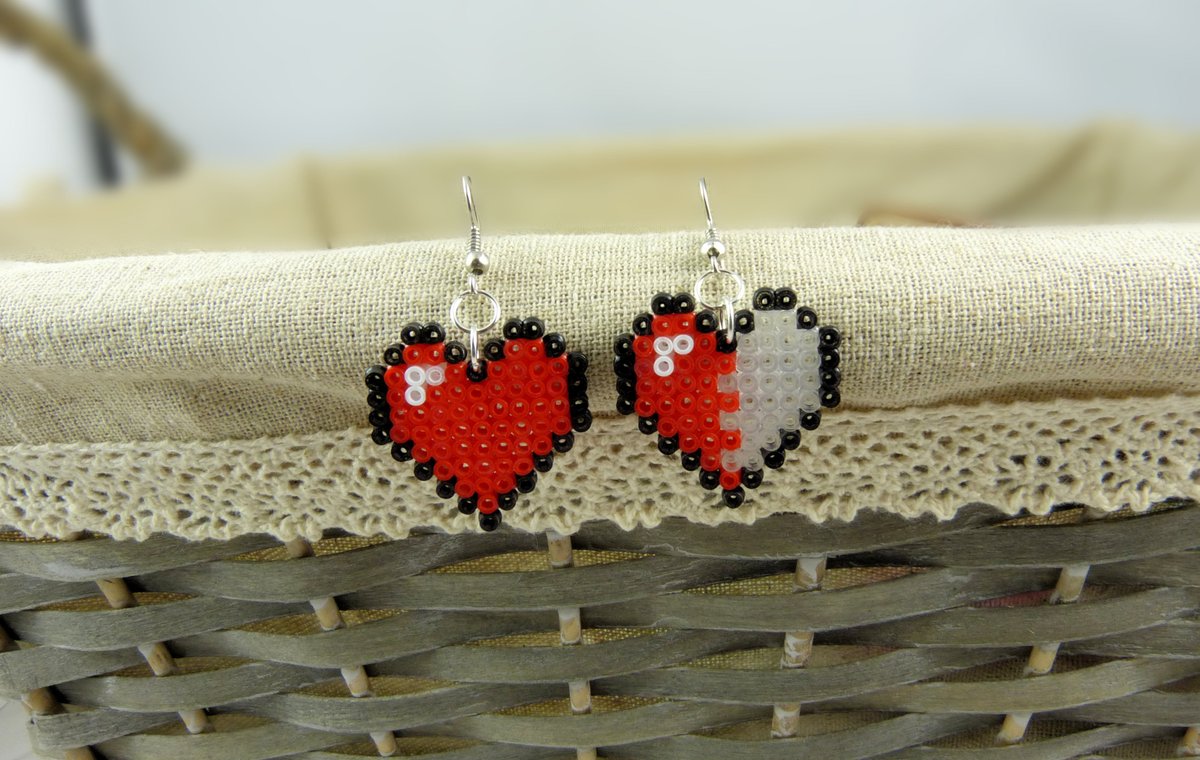 PixelNerdEU's tweet photo. Earrings dedicated to female gamers 🎮
#valentines
#valentinesday
#valentinesgift
#gamergirl
#gaming https://t.co/ycdMpGj3SR