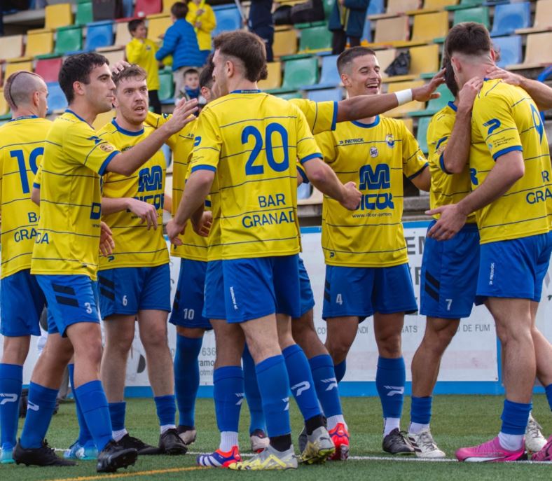 FCF_CAT's tweet photo. 🌟 La Lliga Elit afronta la segona volta 𝒎𝒆́𝒔 𝒕𝒓𝒆𝒑𝒊𝒅𝒂𝒏𝒕

🚀 @cfcanvidalet i @cfvng són 𝑐𝑜𝑙𝑖́𝑑𝑒𝑟𝑠
🦾 2⃣ punts separen els quatre primers classificats 
🤩 3⃣ recent ascendits entre els 5⃣ primers 
 
📺 En directe cada dissabte a les 16.05h a @laxarxa 

🔗 https://t.co/5yFbXkMFgm

#futbolcat