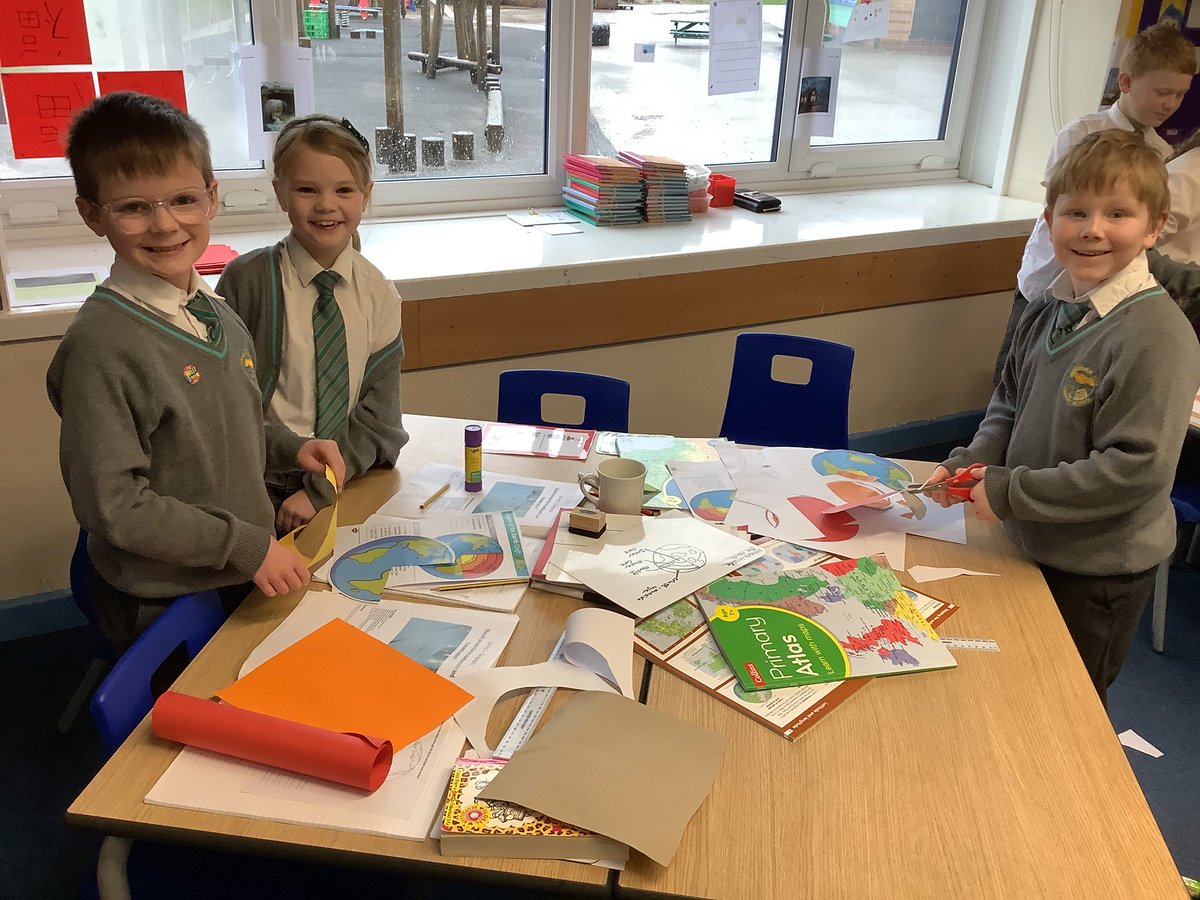 GrosvenorParkPr's tweet image. Class 6 are creating the layers of the Earth in Geography! #cooperative #expressive #adaptable 🌍