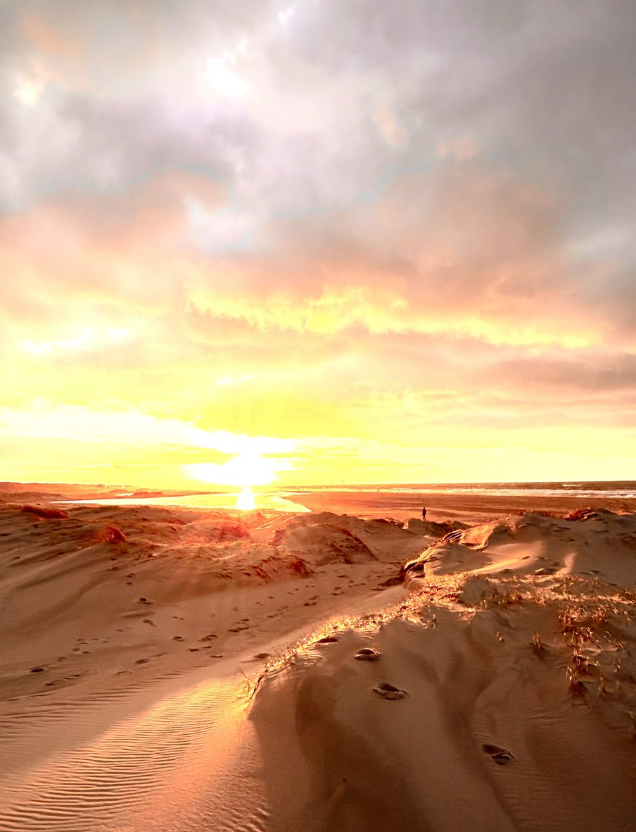 Then He said to her, “Your sins have been forgiven.”

Luke 7:48

#WalkwithGod #JesusChrist #Love #Truth #prayer #contemplation #Forgiveness #Freedom #Responsibility #Compassion #Faith #joy #light #NaturePhoto #beach #coast #sun #ClearPathDevotions