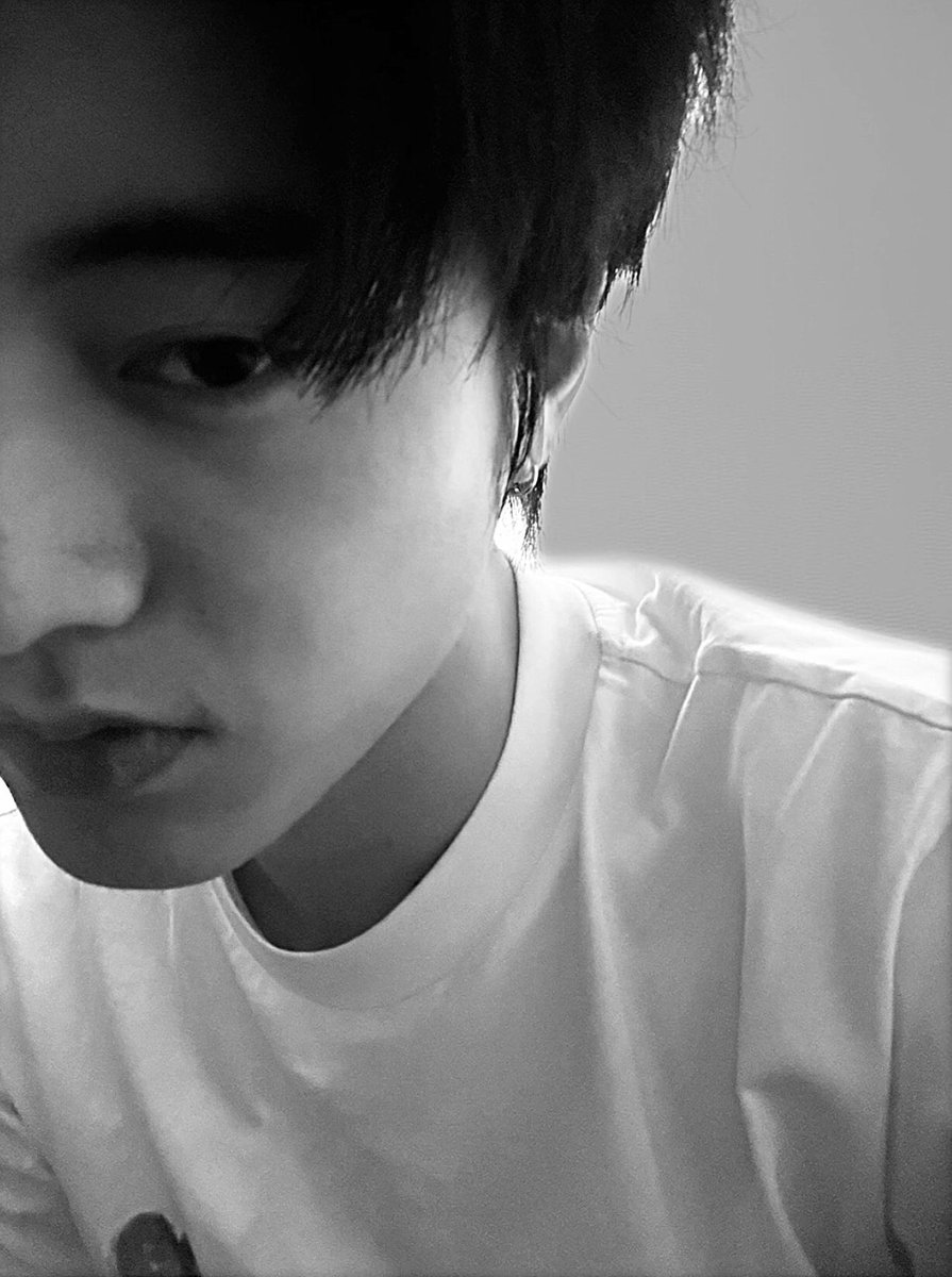 nocturnalee's tweet photo. hari ini konsepnya setengah gitu ya ohhh heem paham https://t.co/iOy1zMPJst