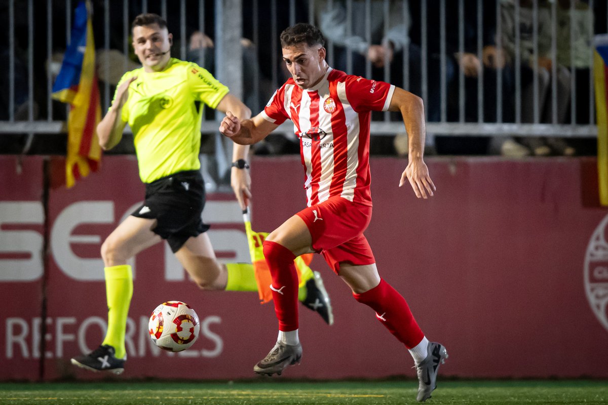 FCF_CAT's tweet photo. 🌟 La Lliga Elit afronta la segona volta 𝒎𝒆́𝒔 𝒕𝒓𝒆𝒑𝒊𝒅𝒂𝒏𝒕

🚀 @cfcanvidalet i @cfvng són 𝑐𝑜𝑙𝑖́𝑑𝑒𝑟𝑠
🦾 2⃣ punts separen els quatre primers classificats 
🤩 3⃣ recent ascendits entre els 5⃣ primers 
 
📺 En directe cada dissabte a les 16.05h a @laxarxa 

🔗 https://t.co/5yFbXkMFgm

#futbolcat