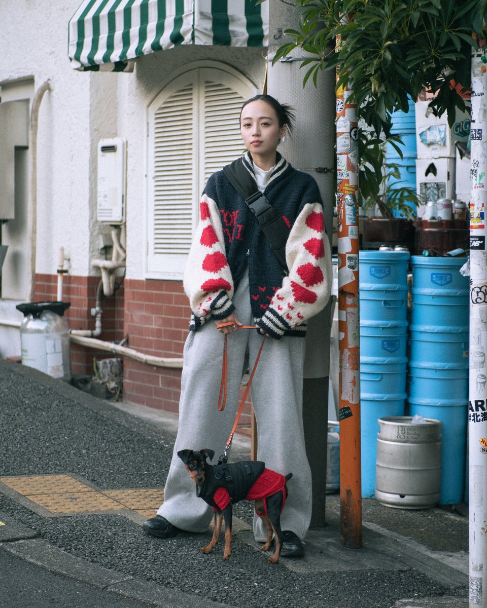Droptokyo's tweet photo. 小嶋彩音/モデル
https://t.co/ueGoas6ytY
ニット/#TOYDEVIL
トップス/#sosite
パンツ/#ENZOBLUES
シューズ/#ASICS
バッグ/ネットで購入
vovoのウェア/ネットで購入
#droptokyo #streetsnap #わんこスナップ #ストリートスナップ #もふもふスナップ https://t.co/htY6sipDgd