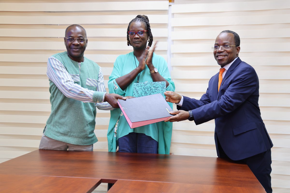 Bismarck Sossa (@ayimalin) on Twitter photo 🇧🇯 <a href="/unfpa_benin/">UNFPA Bénin CO</a> et #WFPBenin ont signé ce mardi un mémorandum d’entente pour collaborer autour des questions liées à la protection et à l’autonomisation des #filles et des femmes au #Benin
<a href="/aliouatt/">Ali OUATTARA</a> <a href="/aminatousar/">aminatousar</a> <a href="/tiemrich/">Richmond Tiemoko</a> <a href="/Libali7/">Benoît Libali</a> <a href="/nadinoazif/">Nadine Azifan-🇧🇯</a> <a href="/UNBenin/">UN Benin</a> 🇧🇯 <a href="/unfpa_benin/">UNFPA Bénin CO</a> et #WFPBenin ont signé ce mardi un mémorandum d’entente pour collaborer autour des questions liées à la protection et à l’autonomisation des #filles et des femmes au #Benin
<a href="/aliouatt/">Ali OUATTARA</a> <a href="/aminatousar/">aminatousar</a> <a href="/tiemrich/">Richmond Tiemoko</a> <a href="/Libali7/">Benoît Libali</a> <a href="/nadinoazif/">Nadine Azifan-🇧🇯</a> <a href="/UNBenin/">UN Benin</a>