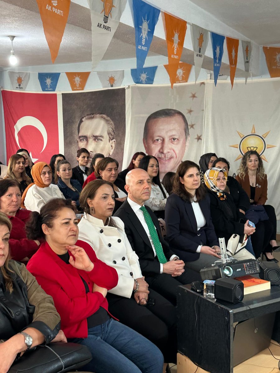 "Canla, başla ilk günkü aşkla heyecanla!"

Sarayköy İlçe kadın kolları 7. olağan kongremizi Başkanımız <a href="/mnevvertekasla1/">Münevver Tekaslan🇹🇷</a>,İlçe Başkanımız Fatma Demirbakan Kurt , İl yönetim kurulu üyelerimiz ve teşkilatlarımızın katılımlarıyla gerçekleştirildi.