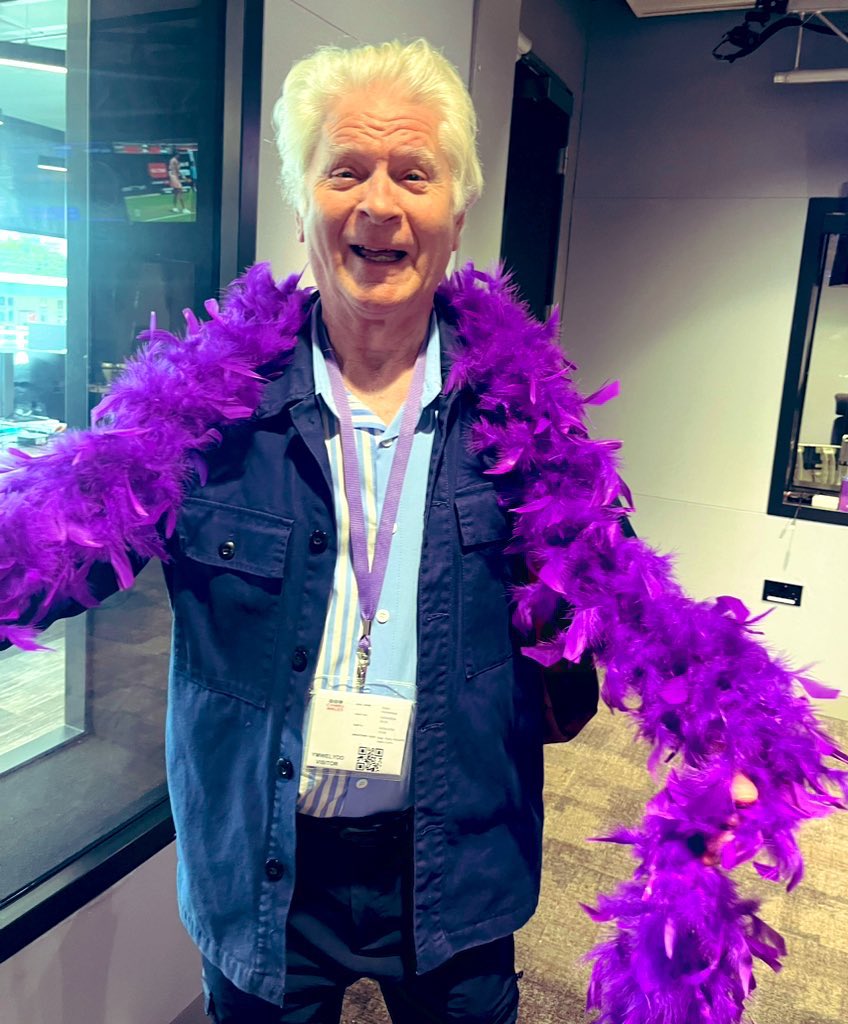 RealShanCothi's tweet photo. Ma Maestro Alwyn Humphreys yn barod i rannu hanes a straeon Cyfansoddwr y Mis gyda ni ar Bore Cothi @BBCRadioCymru Chi’n gweld tebygrwydd?? 😜😁#Schubert #PwyywSylvia #AveMaria ##MarcheMillitaire #cyfansoddwrymis ⭐️👍 https://t.co/uM21K6ZTSh