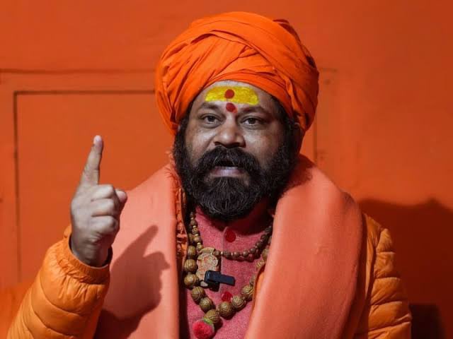 ChandanSharmaG's tweet photo. आप किसके साथ हैं?

१. महंथ राजू दास जी
२. मुलायम सिंह यादव

मेरा पूरा समर्थन महंथ राजू दास जी के साथ है।

डरना नहीं है, खुलकर समर्थन करें https://t.co/U8g97jPzXI