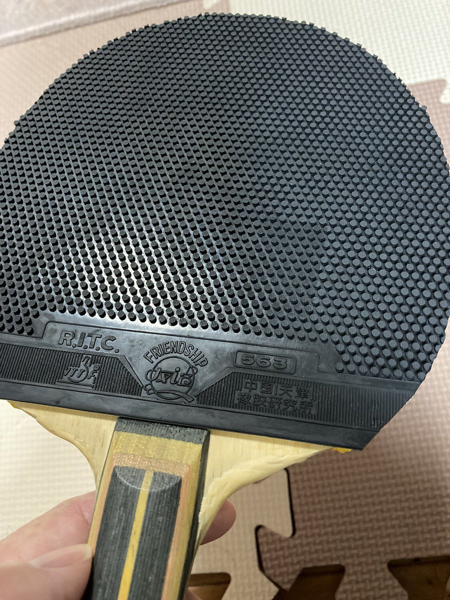 pingponghobby's tweet photo. 中華製の変化系表ソフトを貼りました。シート汚くて臭いけど、、ちょっと期待してます🤭 https://t.co/6j9nfqtTnF