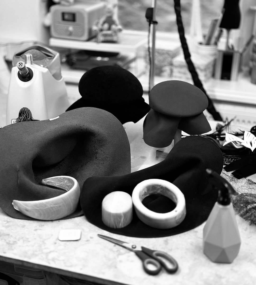 Busy in the workshop blocking the last few felts before starting on the Royal Ascot orders.
#workshop #millineryworkshop #blocking #feltblocking #bespoke #millinery #bespokemillinery #creating #hat #hats #bespokehats #felthat #feltheadpiece #wallingforduk #louiseclairemillinery