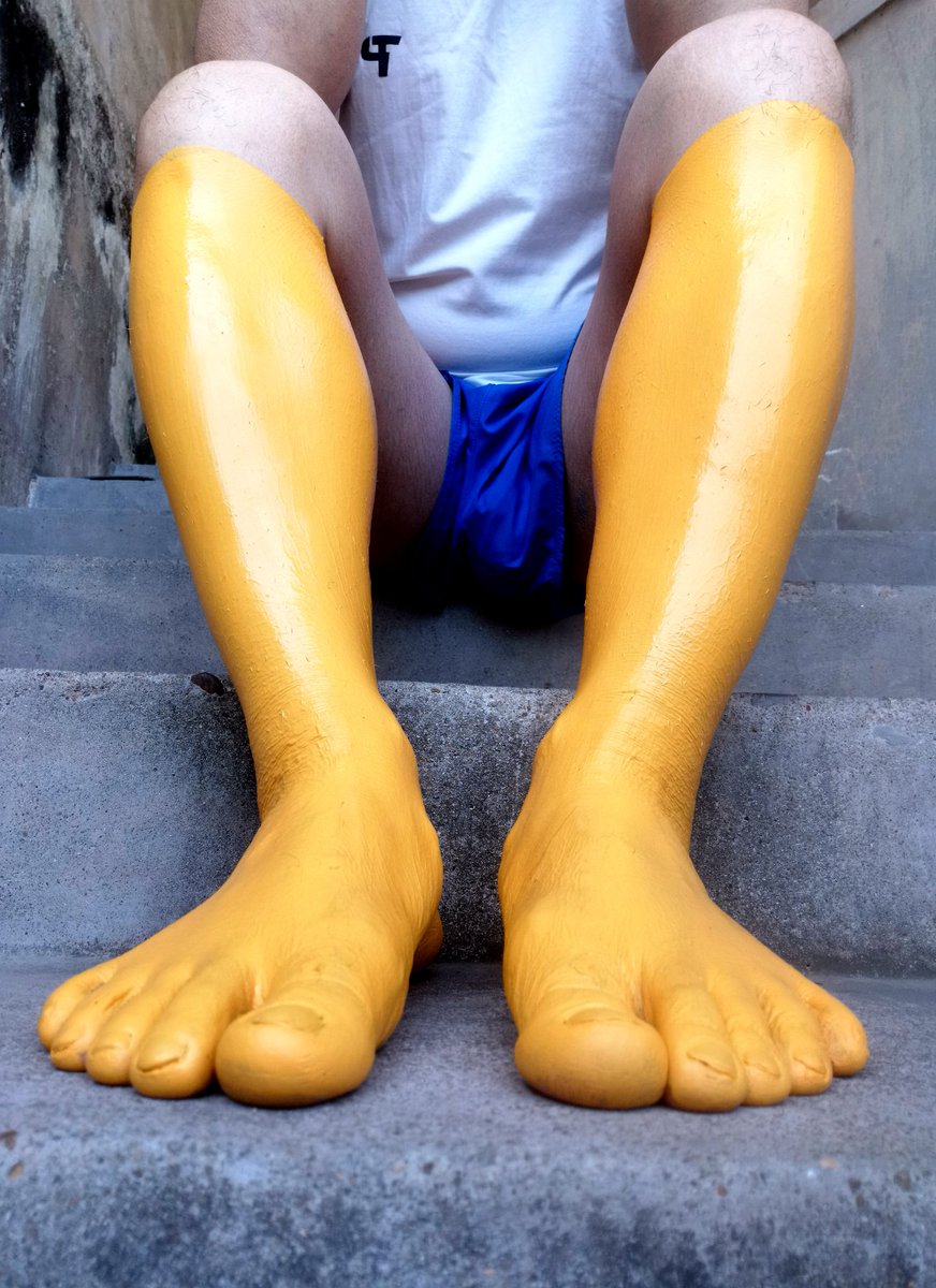 每天穿着不用颜色的油漆足球袜去上班，简直爽翻！