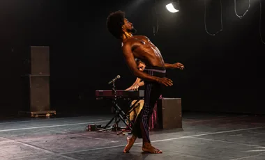 mercatflors's tweet photo. Al cor de Rio de Janeiro, allà on la vibració de la ciutat es mescla amb el ritme de les seva gent, Marcela Levi i Lucía Russo van fer-hi néixer Improvável Produções, un espai de recerca, formació i creació

Les tindrem al Mercat de l'1 al 13 de febrer👀

https://t.co/rwgMYCBl0d https://t.co/NTKdOQI2NO