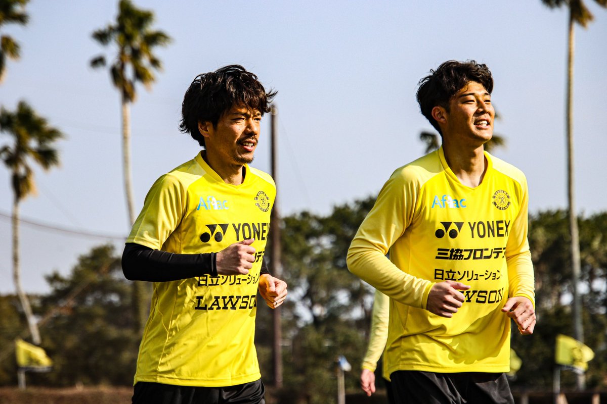 REYSOL_Official's tweet photo. 🟡CAMP DAY2⚫️
本格トレーニングがスタートした今日は2部練習。
午前はスモールコートでのゲーム、合間にフィジカル中心のトレーニングを挟みながら1時間半ほど汗を流しました🏃‍♂️

#柏レイソル #reysol https://t.co/0fNnyhz4e9