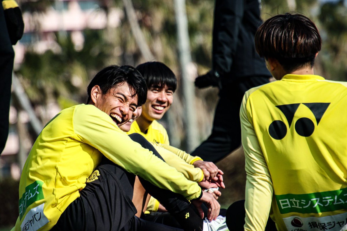 REYSOL_Official's tweet photo. 🟡CAMP DAY2⚫️
本格トレーニングがスタートした今日は2部練習。
午前はスモールコートでのゲーム、合間にフィジカル中心のトレーニングを挟みながら1時間半ほど汗を流しました🏃‍♂️

#柏レイソル #reysol https://t.co/0fNnyhz4e9