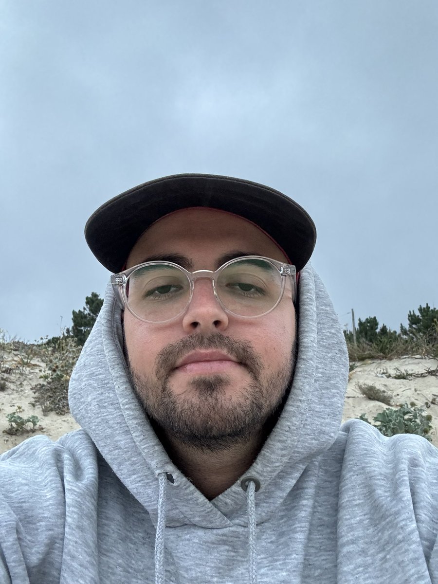 Hola! 

Busco habitación en 📍 Madrid para entrar cuanto antes (literalmente ya).

Soy técnico de energías renovables y estudiante de máster y me mudo a Madrid por trabajo. 

Tengo 29 años y soy muy limpio, ordenado, majo y cocino bien 🫶🏼 (creo). No fumo ni nada y hablo bajito 💖