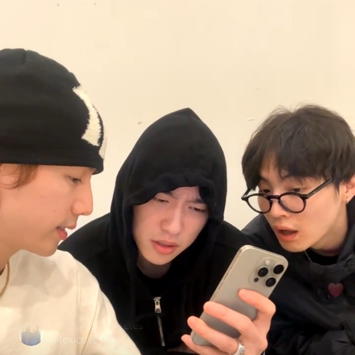 MAEBANPARK's tweet photo. ชราไลน์จริงๆแล้วใช่ปะแก

#GOT7 https://t.co/MlHYBRWXz7