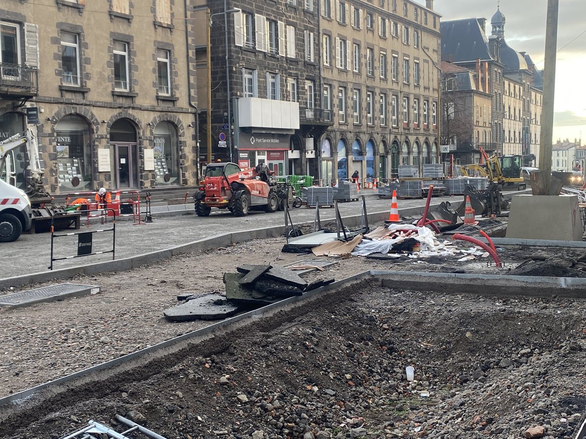 CyrilCineux's tweet photo. Visite des travaux.
Ça avance, ça prend forme, on commence à percevoir les futurs aménagements.
#clermontferrand https://t.co/hHbwPiFA2T