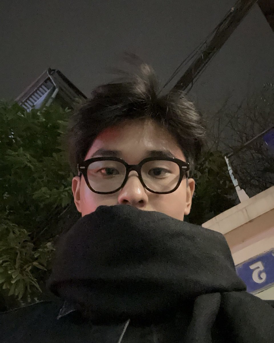 burgersushii's tweet photo. hanoi selfie dump https://t.co/YzxX0dzuS9