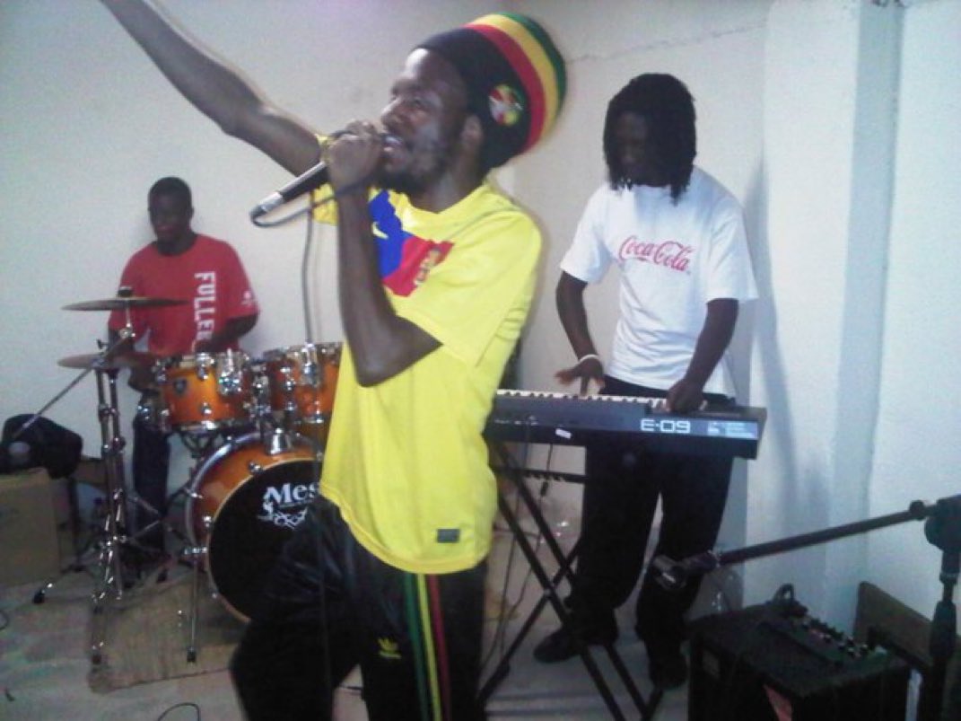 Can i see all WINKY D fans engaging here

DROP "❤️" 

follow <a href="/wenceslous7/">Wenceslous Nyamupfukudza</a> for a quick follow back

Gain 30 + by following everyone who likes your tweets 

LETS GO :