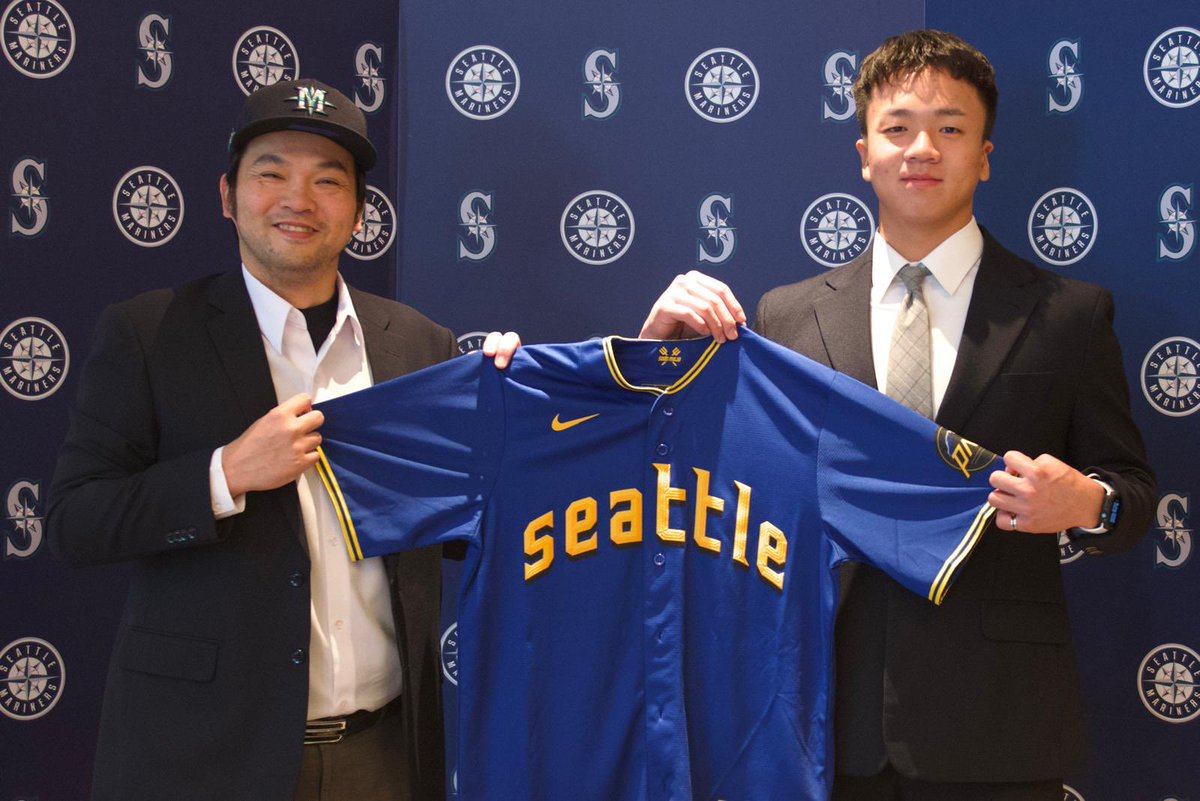 Taiwanese 🇹🇼 RHP Po-Chun Lin has officially signed with the Seattle Mariners. 

Bonus deal: $450,000.

The Mariners add a 95-mph arm with a splitter, slider, and changeup, MVP of the U-18 Asia Championship and Taiwan's 2023 U-18 World Cup team member.