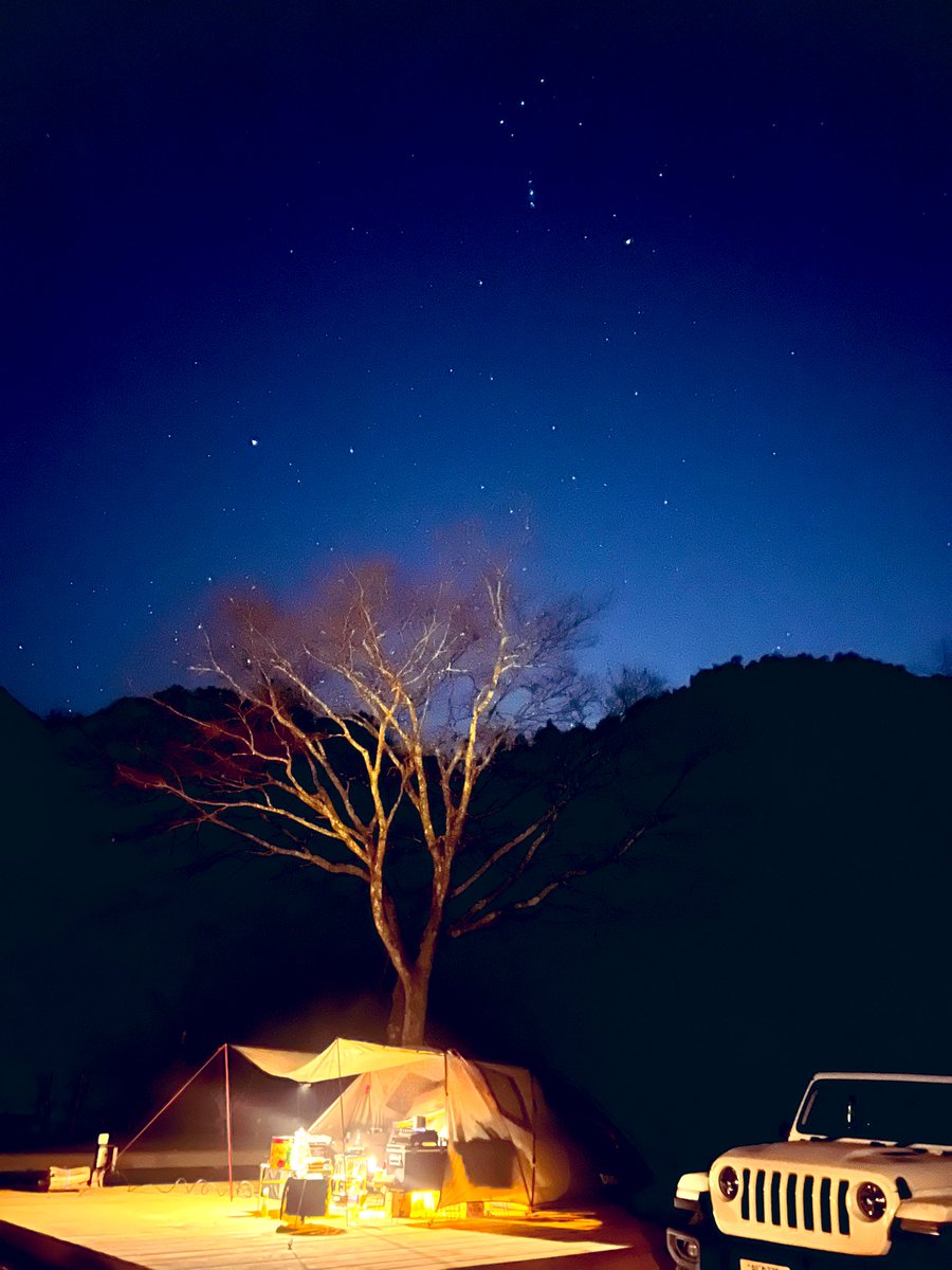 友達4人で冬キャンプ🏕
貸切で最高🤍
お肉におでんに大好きなお酒たち🫧