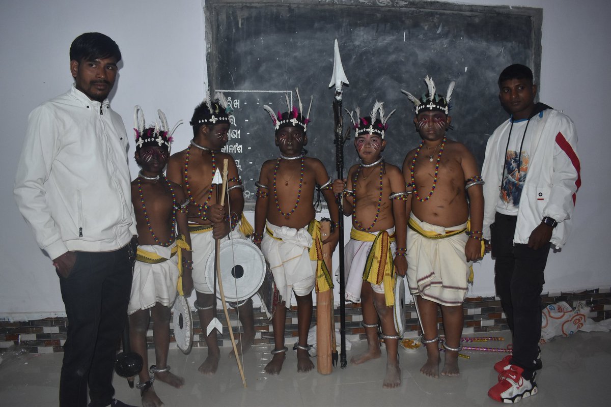 Basanta65356777's tweet photo. Adivasi Dance...
#bkgouda
#deshikalakar
#twitter https://t.co/CIvOOYq7AM