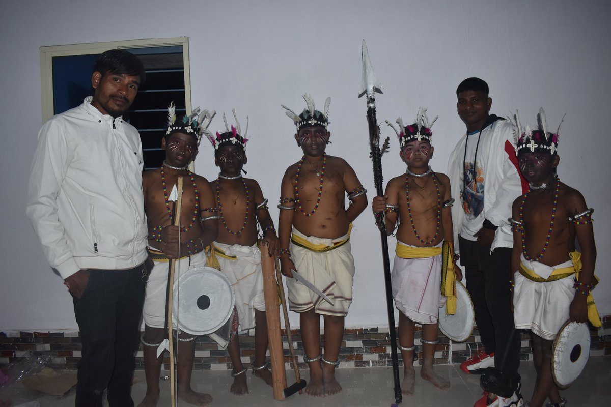 Basanta65356777's tweet photo. Adivasi Dance...
#bkgouda
#deshikalakar
#twitter https://t.co/CIvOOYq7AM