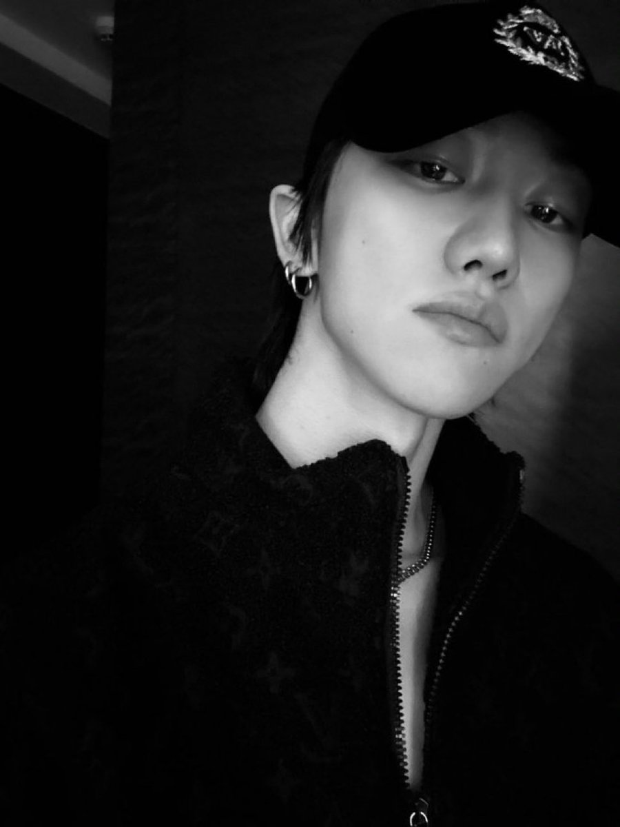 intoxmhao's tweet photo. minghao first selca this 2025 and he did this when he was at the 🇵🇭 , filo8stars winning. https://t.co/EhRMSHcfw7
