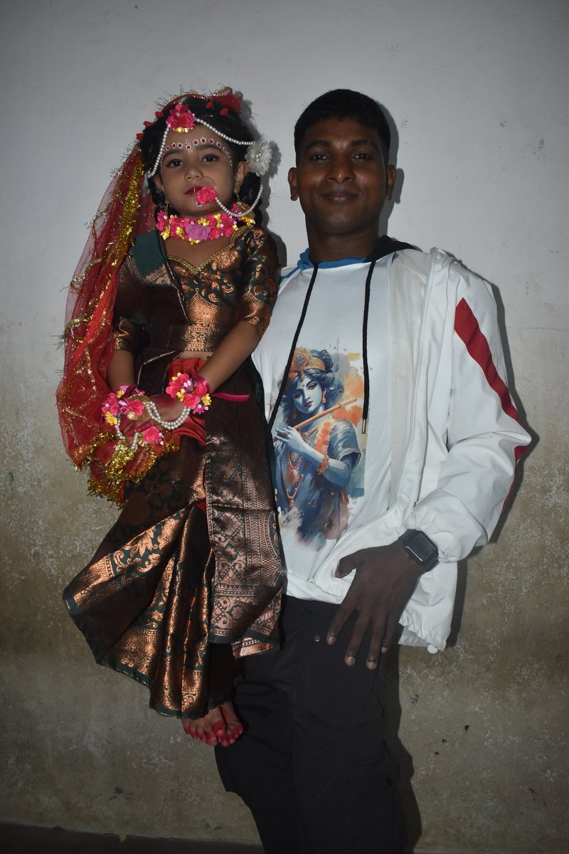 Basanta65356777's tweet photo. My Ladili My Cute Students
Asima Nayak
#cuteasima #bkgouda #twitter
@twitter https://t.co/dvAEDKLvVe