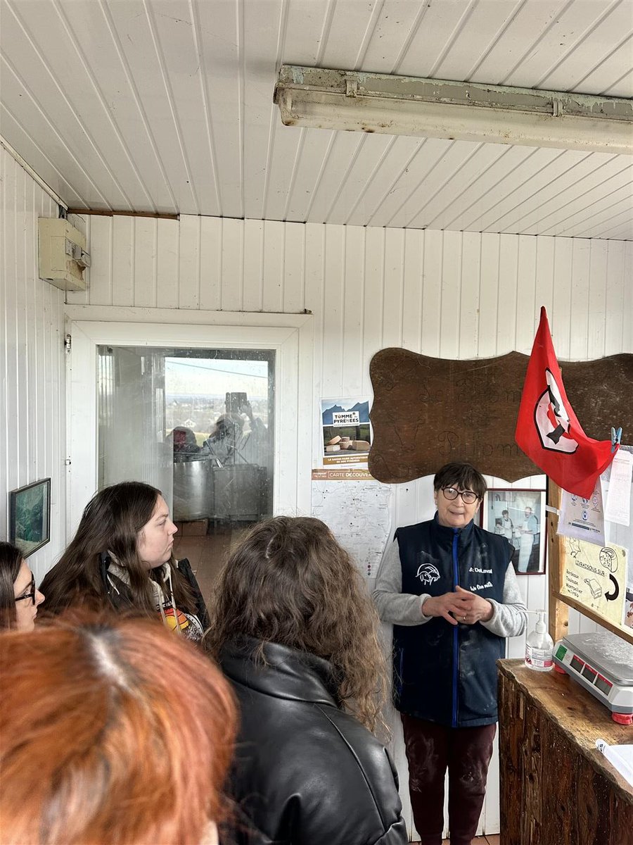 CFPMarmande's tweet photo. 🧀🐾 Ce matin, nos apprenties BTM Toiletteur canin et félin en immersion gourmande dans les Pyrénées ! 🏔️✨
#CitéDeLaFormation #BTMToiletteur #DécouverteLocale #FermeDeLaHountBarade #TommeDesPyrénées #PassionEtFormation 🐶🐱 https://t.co/1yvvJQ8gVi