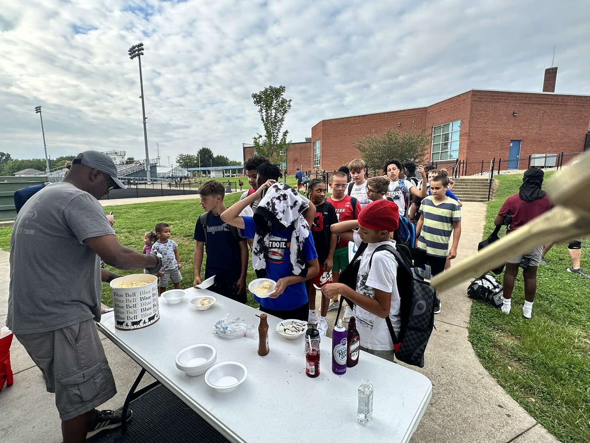 Tyreon Clark (@mr_ghsf) on Twitter photo There would be no Tyreon, without the love, support and mentorship of Mr. Danny <a href="/CarothersNeal/">Danny O. Carothers</a> . Thank you for loving me, my son and our community. Praying for the Carothers & Barber Family & the city of Bowling Green.
We lost a hero, servant and icon. ๐๐พ There would be no Tyreon, without the love, support and mentorship of Mr. Danny <a href="/CarothersNeal/">Danny O. Carothers</a> . Thank you for loving me, my son and our community. Praying for the Carothers & Barber Family & the city of Bowling Green.
We lost a hero, servant and icon. ๐๐พ