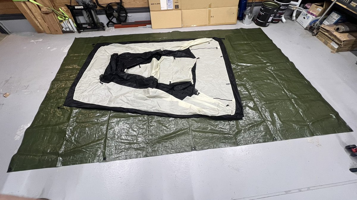 S15PANDEM's tweet photo. 新たにテント買ったので
またグランドシートを自作した！

大きめに真っ直ぐ切って、
4辺を両面テープで折り返し、
ハトメをぶち込んで完成！！ https://t.co/k6Awt40KNz