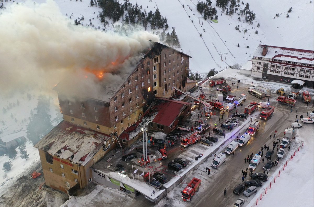 shanghaidaily's tweet image. #BREAKINGNEWS  66 dead, 51 injured in hotel fire at Turkey's Kartalkaya ski resort #Turkey #turkeyfire