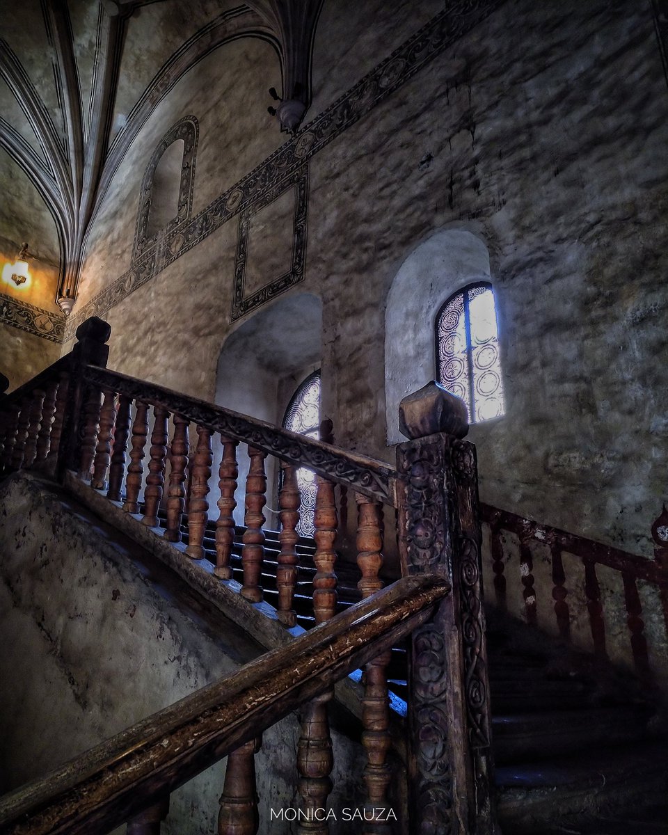 mosave_87's tweet photo. Los viejos libros, los amigos justos,
un poema mediocre, pero nuestro,
y la costumbre extraña
de ser al fin felices en la sombra.
Vicente Gallego
📷 IG: monicasauza
#Yuriria #exconvento #architecturephotography https://t.co/WykyMODMj7