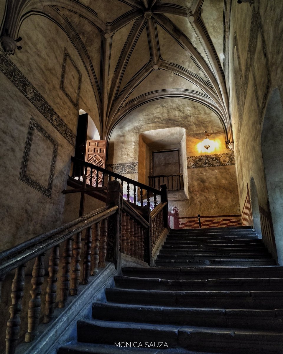 mosave_87's tweet photo. Los viejos libros, los amigos justos,
un poema mediocre, pero nuestro,
y la costumbre extraña
de ser al fin felices en la sombra.
Vicente Gallego
📷 IG: monicasauza
#Yuriria #exconvento #architecturephotography https://t.co/WykyMODMj7