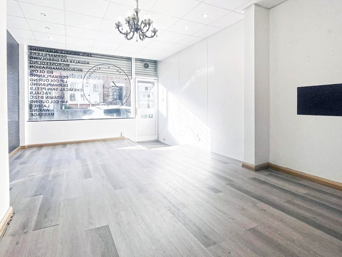 CRRealEstateUK's tweet image. Canterbury Street, Gillingham – Shop to let!                💷 Rent: £950/month
 ✨High foot traffic, perfect for retail/office use
Don’t miss this prime business location! 🚀
📞 01634 570057 🌐 crrealestate.co.uk
#ShopToLet #CommercialLettings #Gillingham #CRRealEstate