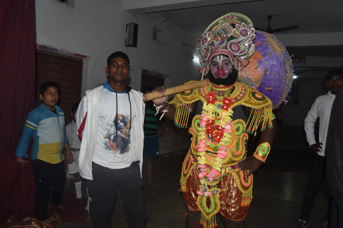 Basanta65356777's tweet photo. HANUMAN CHALISA DANCE
Me And My Students
#bkgouda #mystudent
#twitter #viral https://t.co/HIu2YHo827