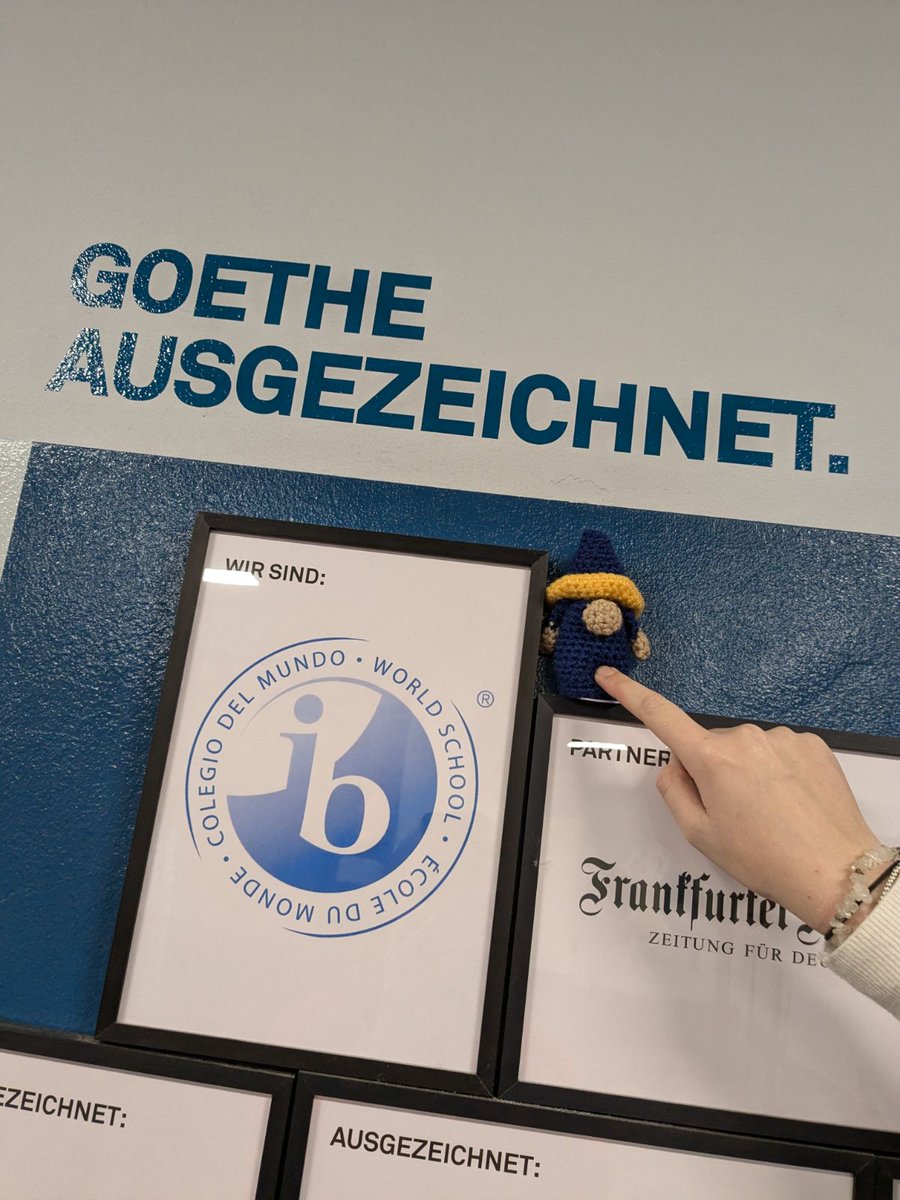 angloeuropean73's tweet image. Our Year 10 students arrived in Frankfurt on Sunday evening to a warm welcome from old friends at the airport.😀

Students will spend the next 8 weeks living and learning in Germany. 

Can you spot our little stowaway?!

#NCLE #LanguageHubs 

@GI_London1 @IOE_London @ncle_ioe