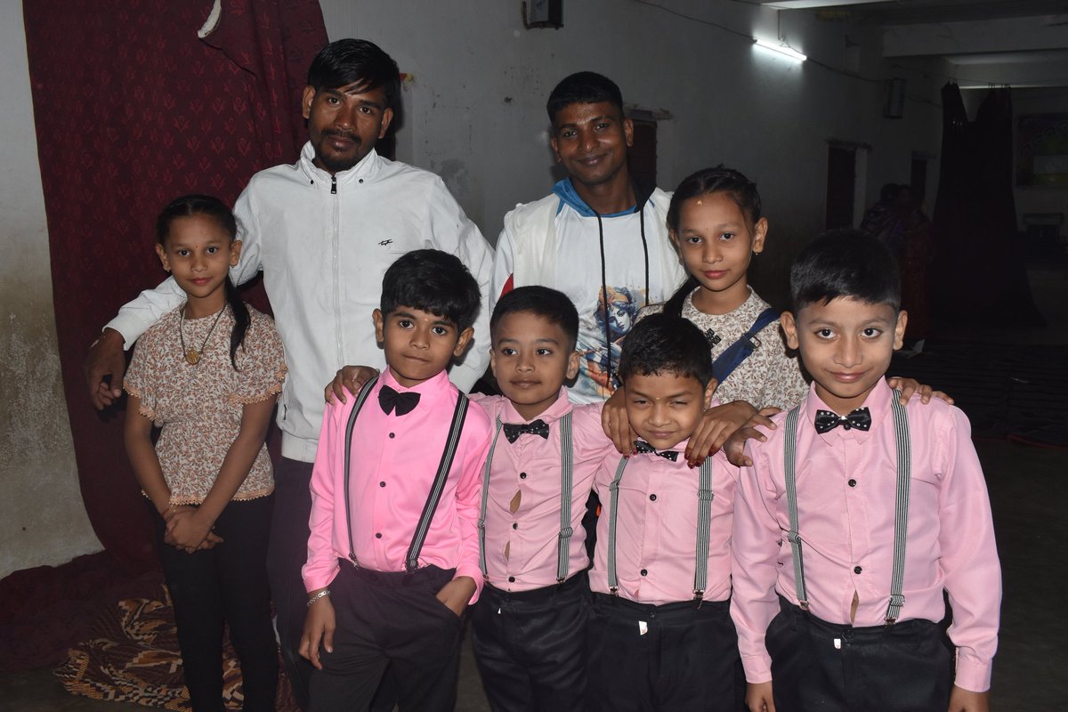 Basanta65356777's tweet photo. Me And My Cute Students
#bkgouda #twitter https://t.co/EK50RltMbb