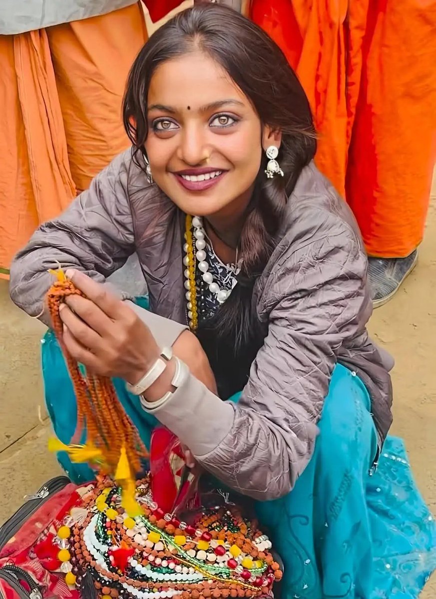 brout7's tweet photo. जिन महानुभावों का दिमाग महाकुंभ में जाकर भी
सुंदर साध्वी, सुंदर फूल माला वाली आदि में ही उलझा है 
तो भाई तुम्हे महाकुंभ की नहीं मानसिक उपचार की जरूरत है 😏
#KumbhMela2025 #kumbhmela2025prayagraj https://t.co/O0xLSmiwcN
