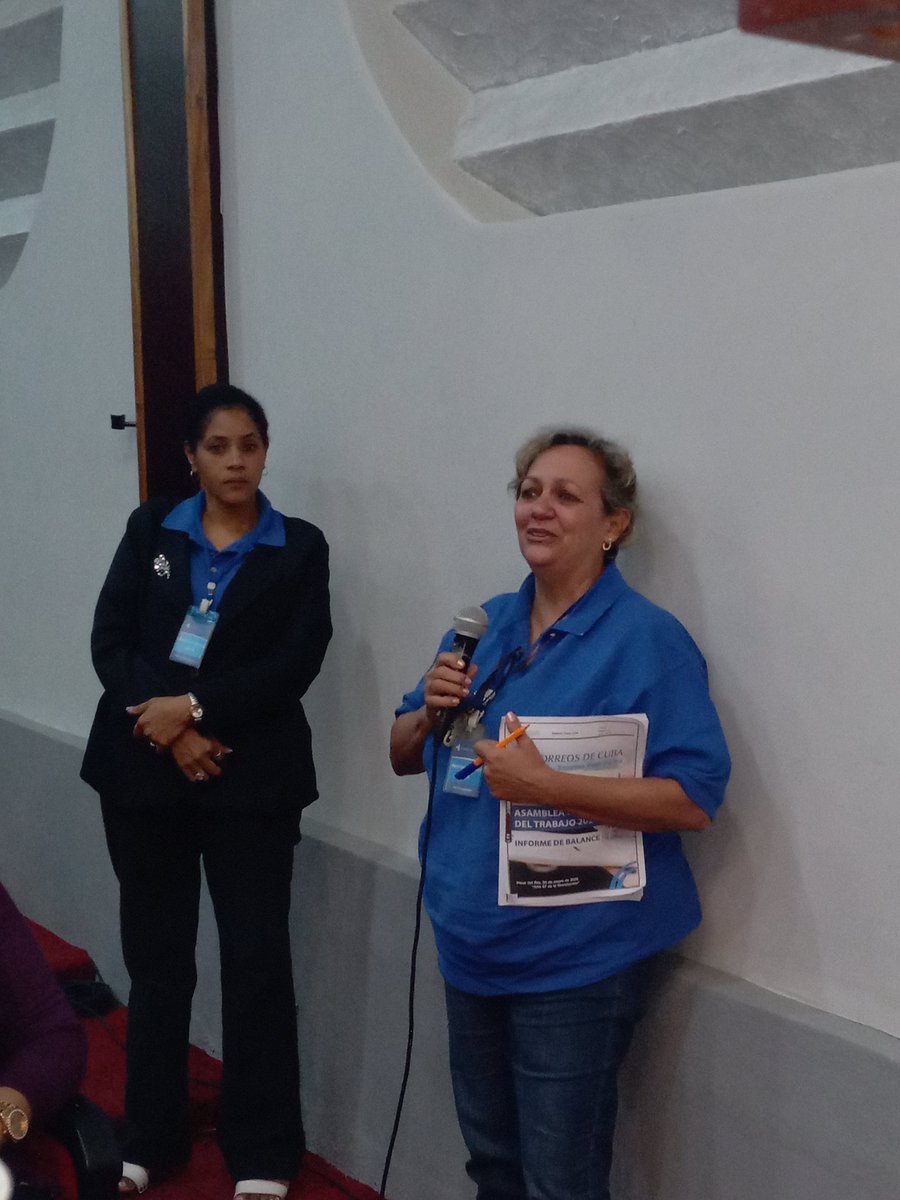 En el día de ayer el colectivo de #CorreosDeCuba en #PinardelRío, reconoció el trabajo realizado por Aurora Sarrías Ortega, la que dedicó 38 años al Servicio de esta Entidad de manera interrumpida.
Llegue a ella las felicitaciones y el reconocimiento por el deber cumplido.