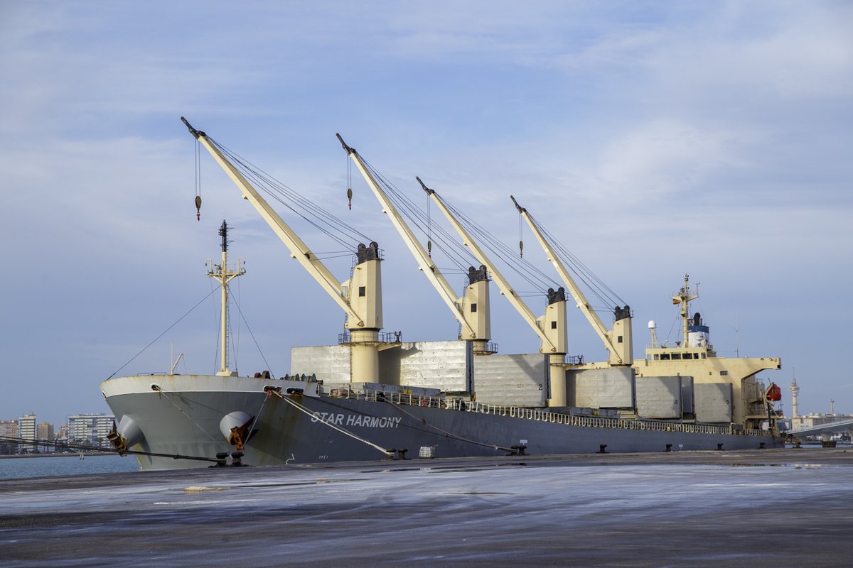 puertodecadiz's tweet photo. Buques en operaciones en La Cabezuela-Puerto Real, Puerto de #Cádiz
#bulkcarrier
#maritimetransport
#shipimages
#portsofspain https://t.co/482zi39slV